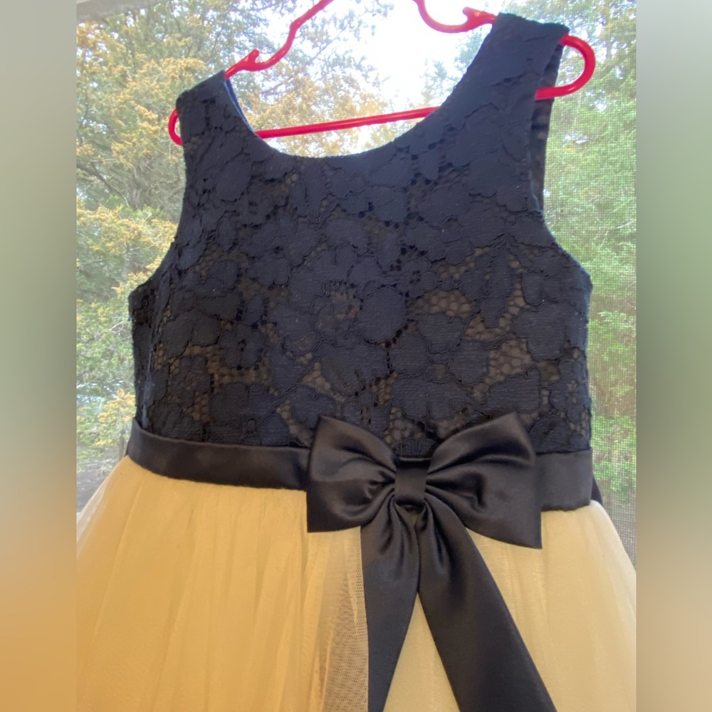 GIRL’S DRESS BUNDLE. - Picture 13 of 14